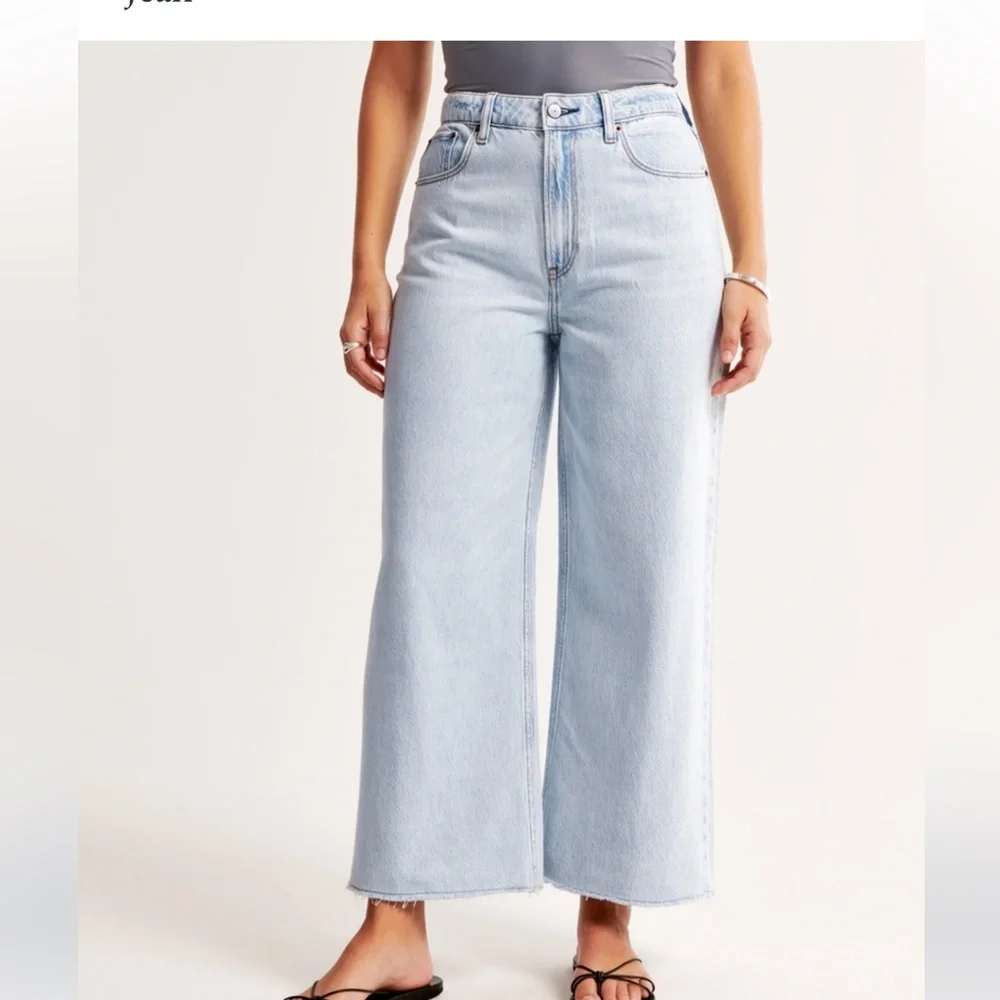 Abercrombie & Fitch Curve Love High Rise Wide Leg Cropped Jean - Picture 2 of 9